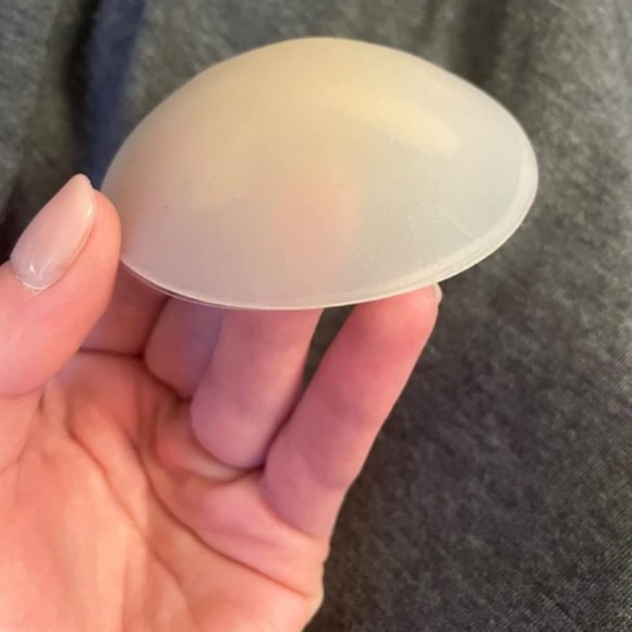 Women Sticky Adhesive Silicone Nipple Pasties with Travel Box - Picture 5 of 7